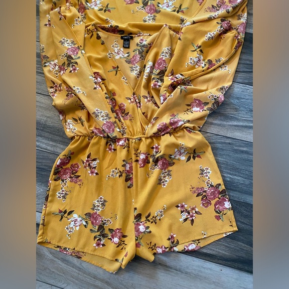 Yellow floral dress with skirt and shorts attached size large - Picture 3 of 4